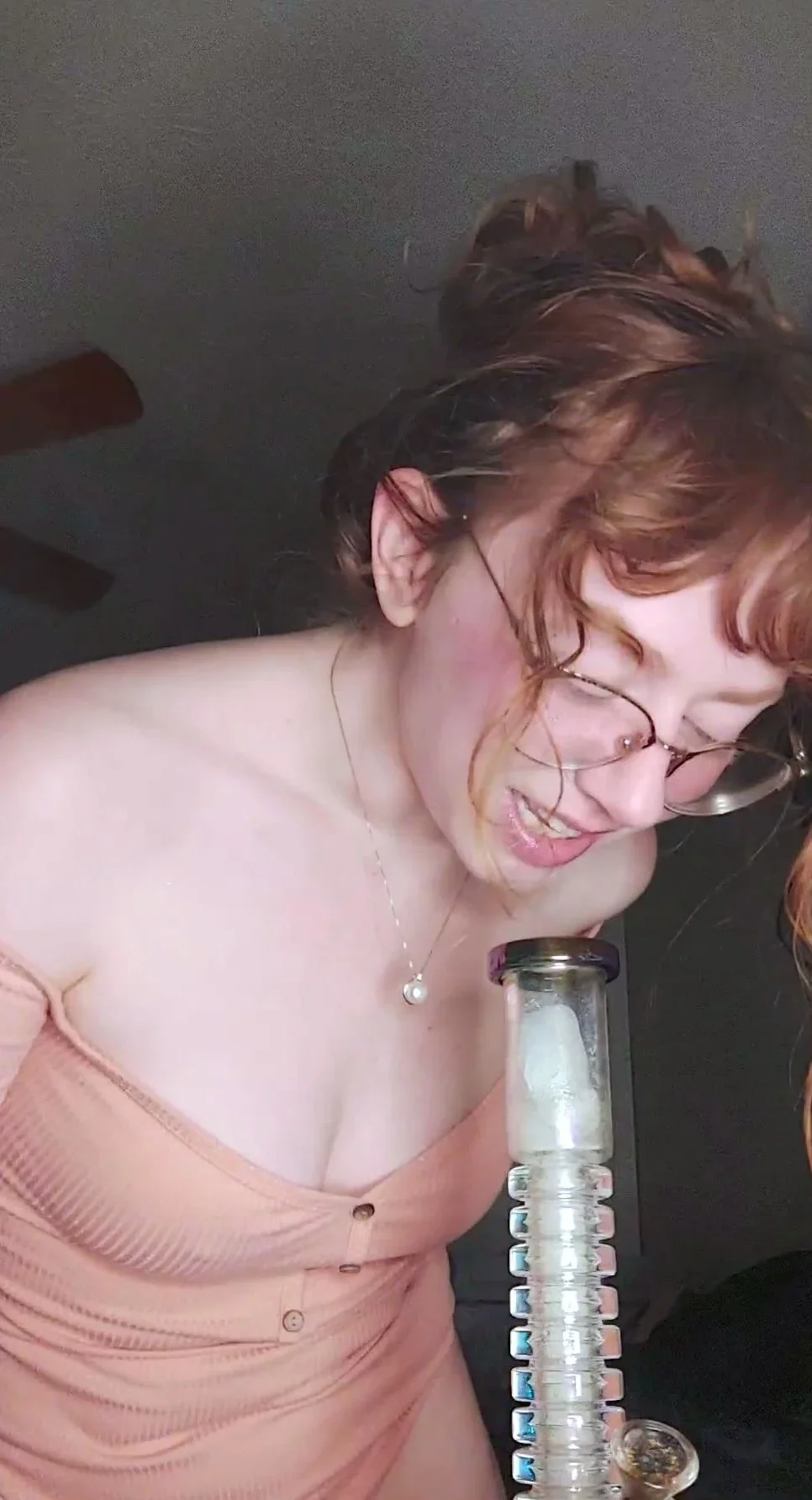 Cute amateur webcam teen girl toying pussy on webcam