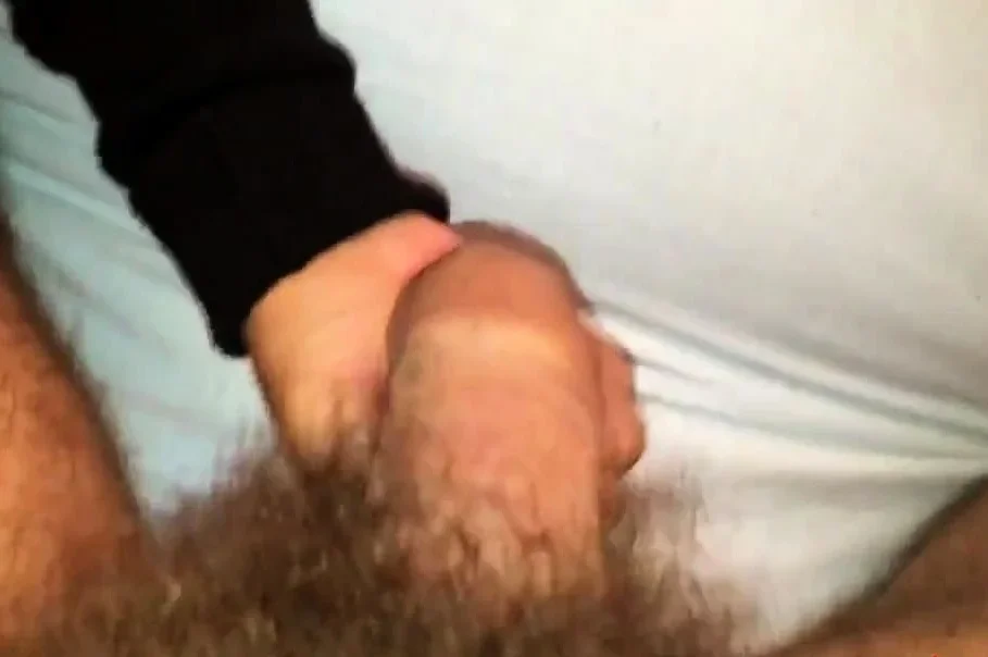 ENTRE DESNUDO AL CUARTO DE MI SUEGRA