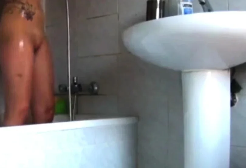 spying my stedaughter playing with showerhead