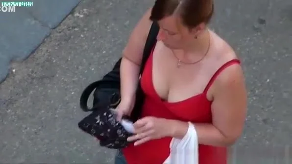 Big neck waiting for the tram