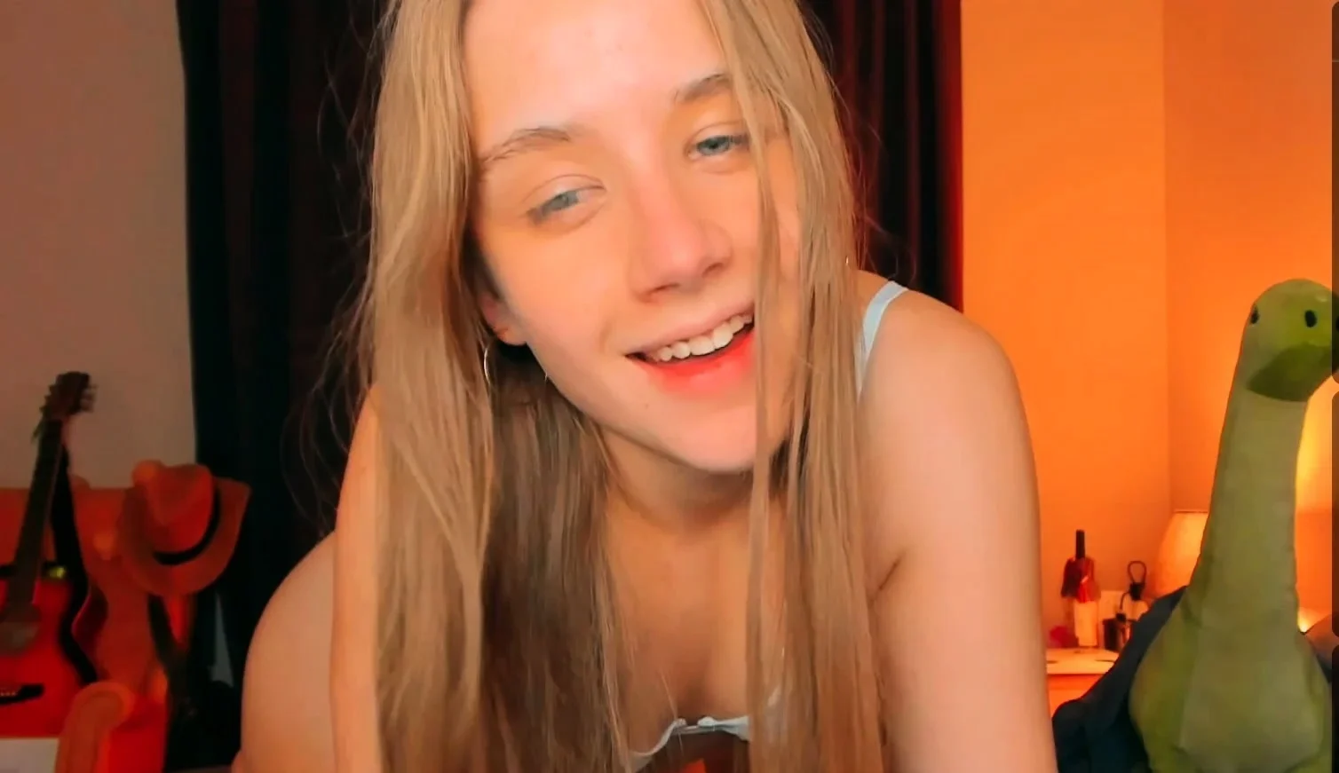 Horniest Amateur Thin Latina 19yo Teen goes solo on Webcam