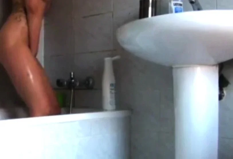 spying my stedaughter playing with showerhead