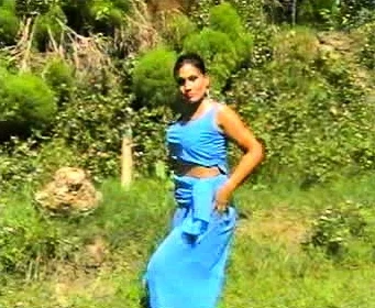 Amateur Indian couple makes sextape outdoor