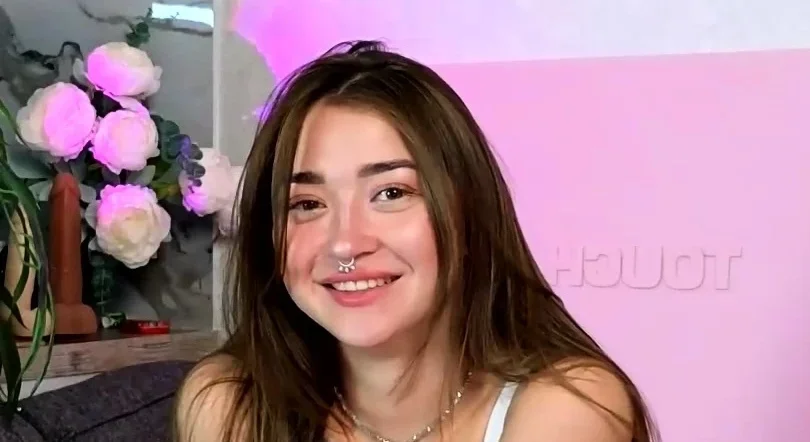 Hot amateur webcam teen masturbates for their fans