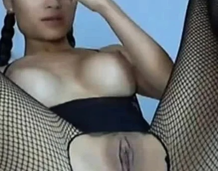 Chinese Hottie Showing Pussy on Cam