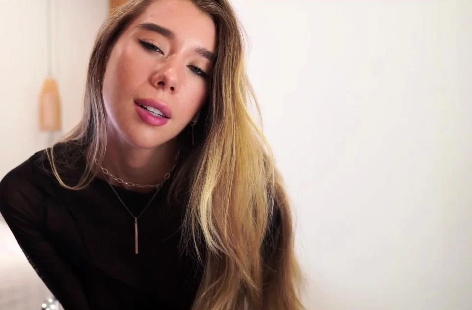Cute teen anne solo anal masturbation