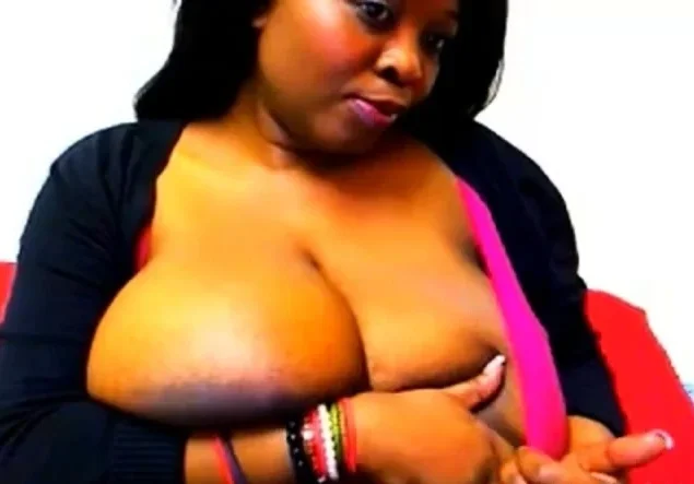 Ebony Webcam: Busty Black Beauty