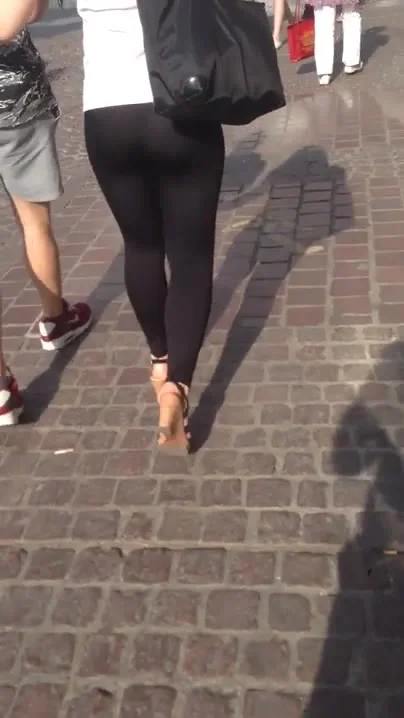 Behind a girl 05 - Beautiful ASS