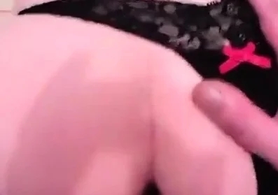Ecarte moi le string pour baiser