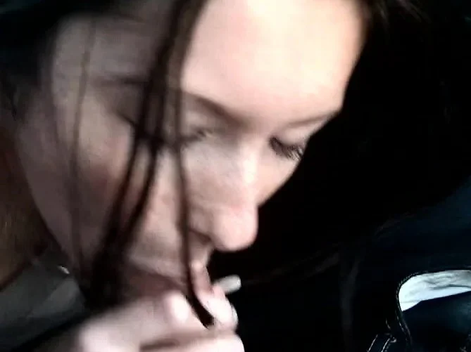 Good-looking brunette gets off on having her snatch reamed in the car