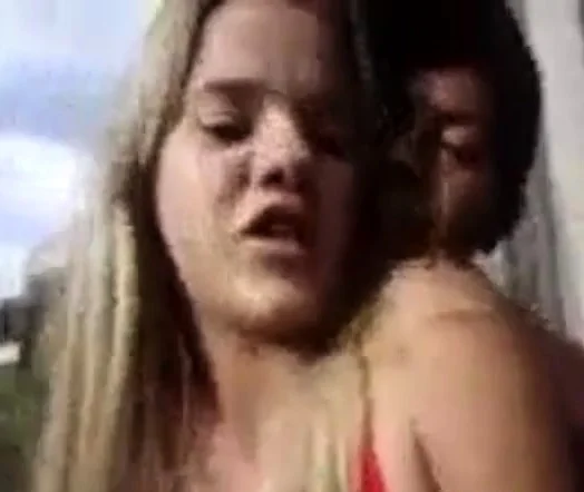 Loirinha entrando na vara