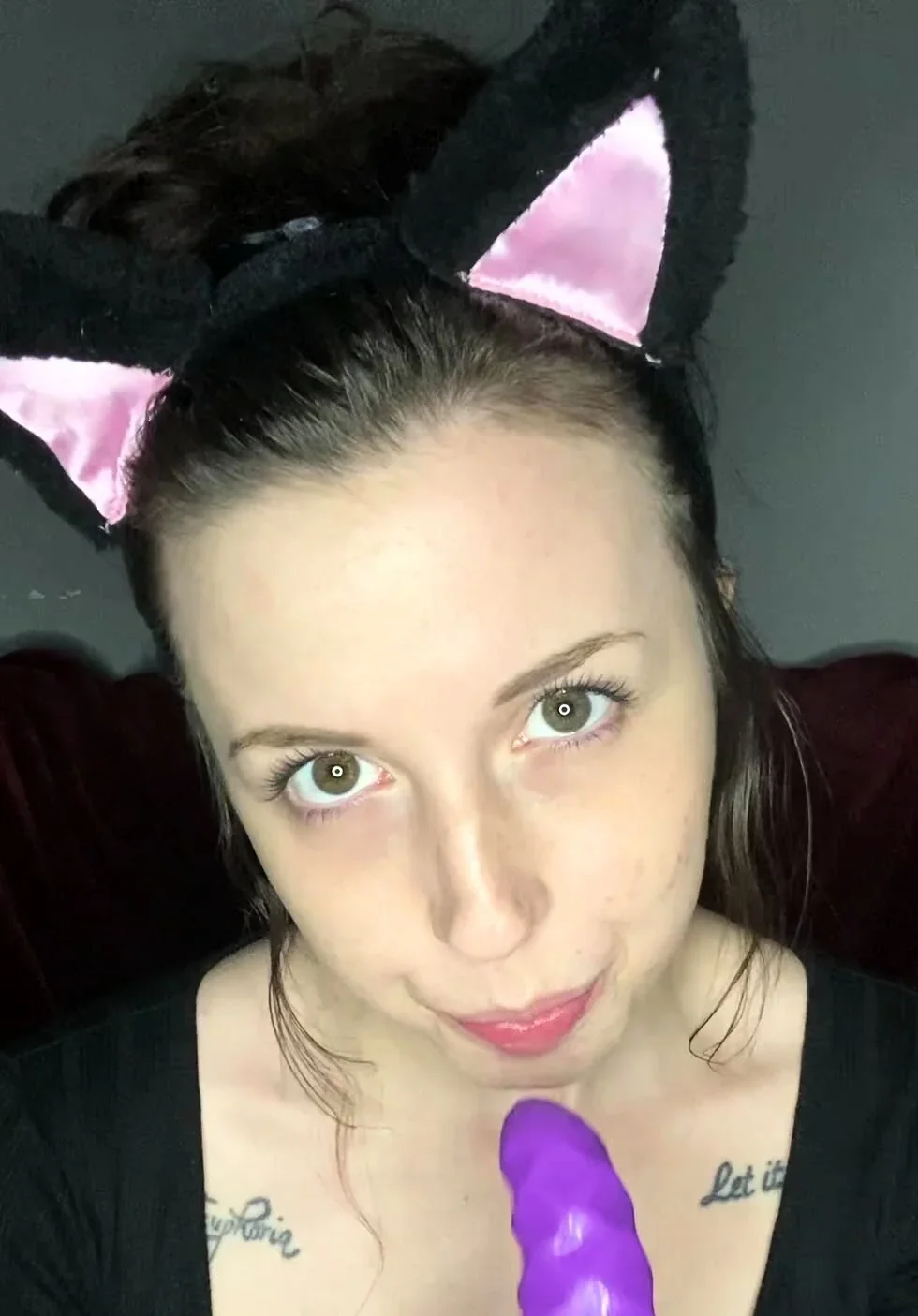 Amateur brunette ariana marie solo toying