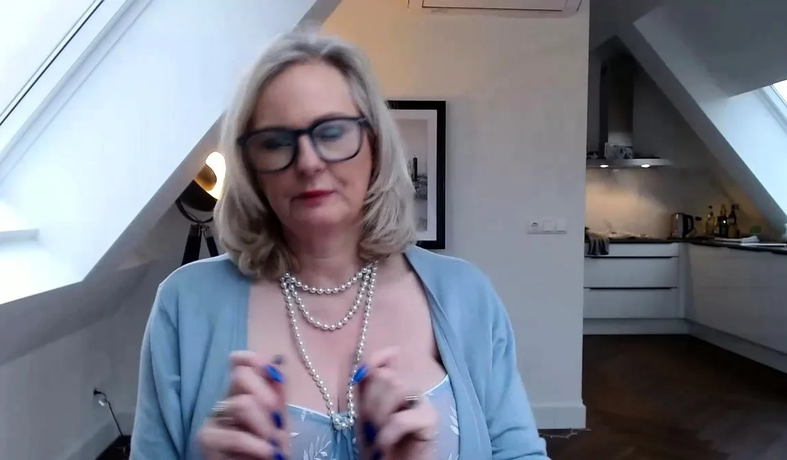 Blonde With Natural Big Boobs Loves Putting A Toy In Her