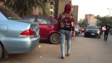Another Hijabi with Tight Jeans and Nice Ass Walking!