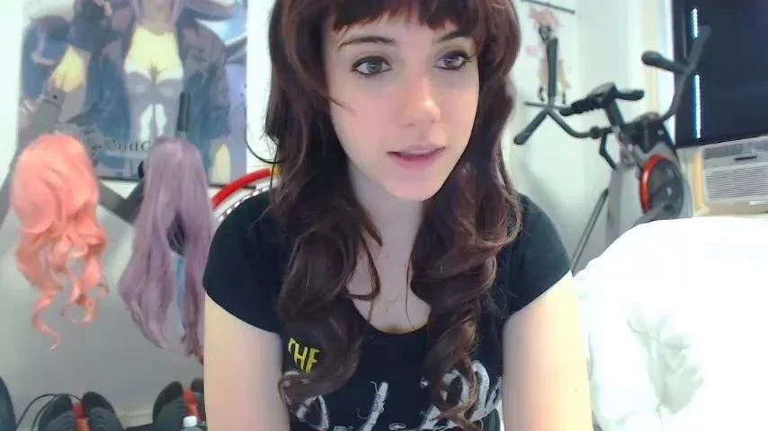 Brunette Solo Webcam Masturbation