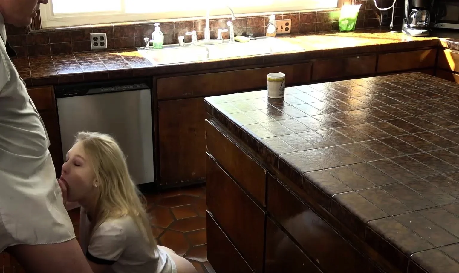 Hot Blonde Teen Gives Amazing Massage Handjob Cumshot