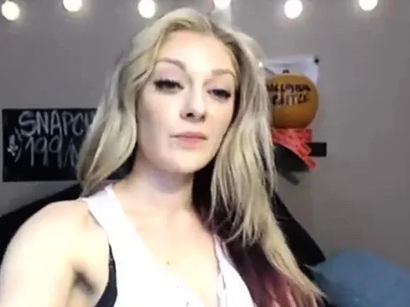 british cam-slut shows her big hole