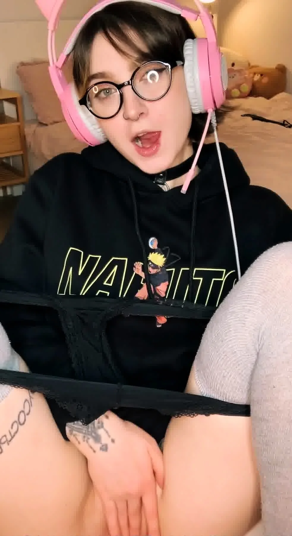 Annalisa is an amateur teen babe fucking the toy