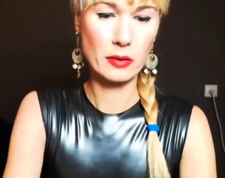 Mature slave in latex