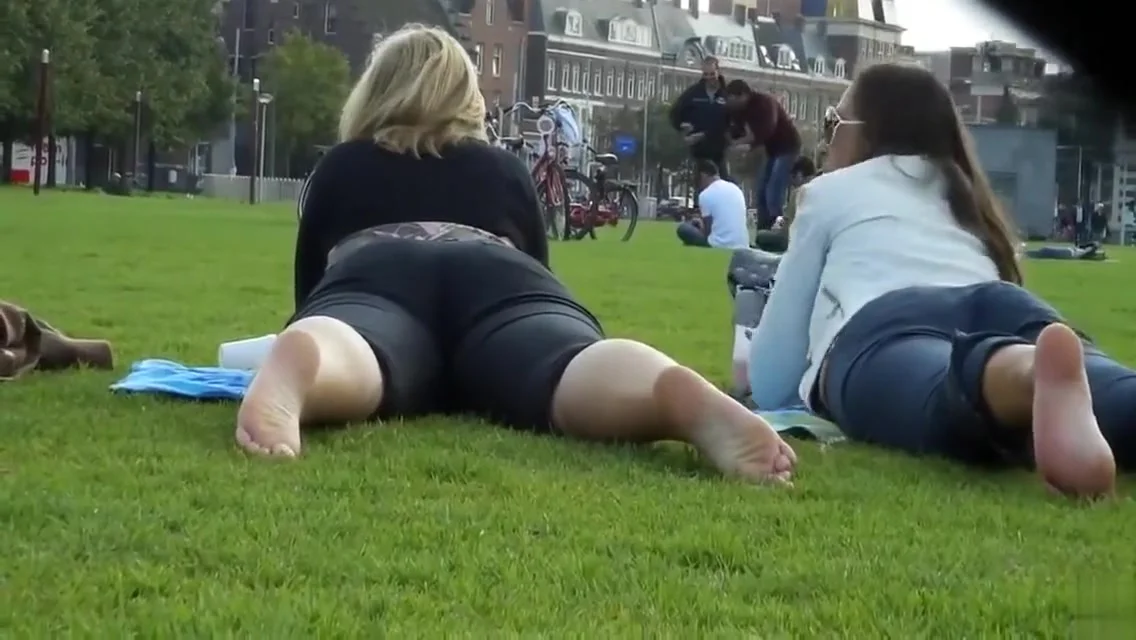 Best friends and their heavenly bums