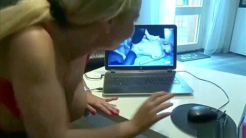 Milf Schwester Erwischt Ihn Beim Wichsen Und Fickt Ihn