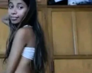Menina escrotinha nua na wecam