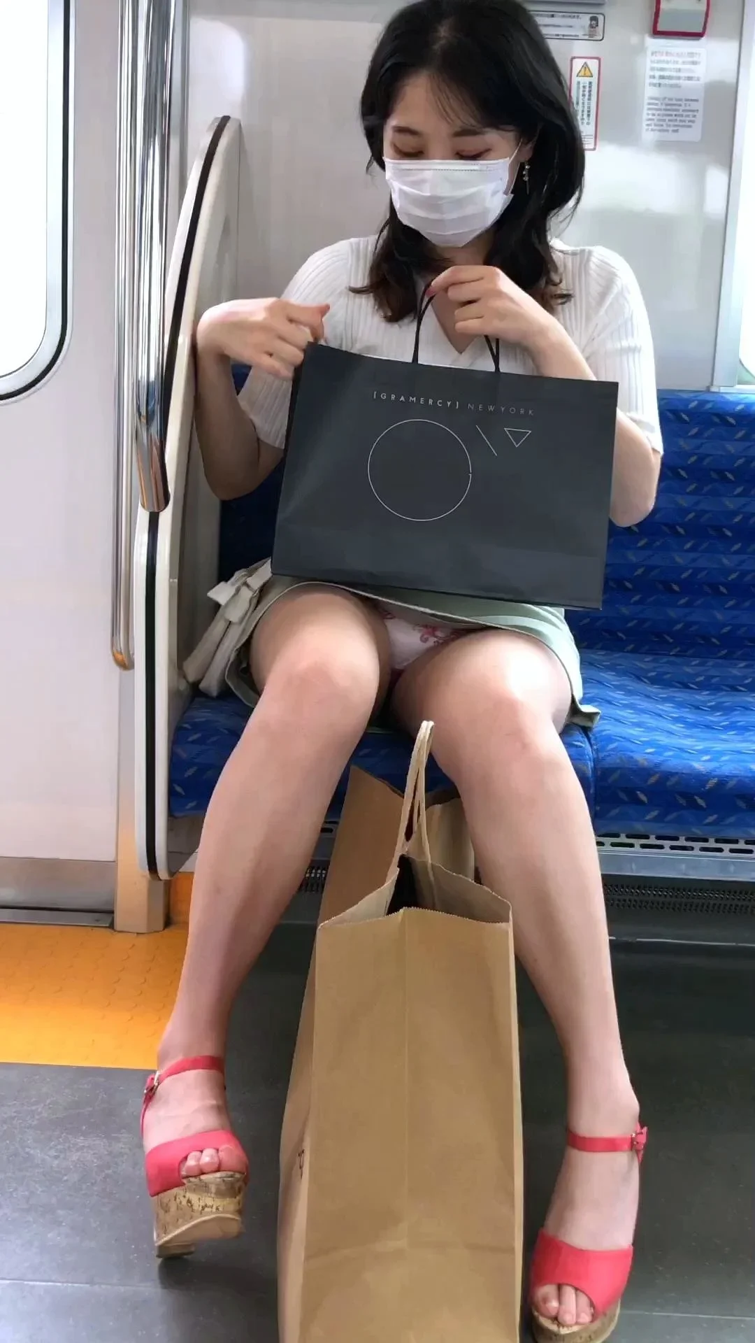 Asian amateurs enjoying sex in public