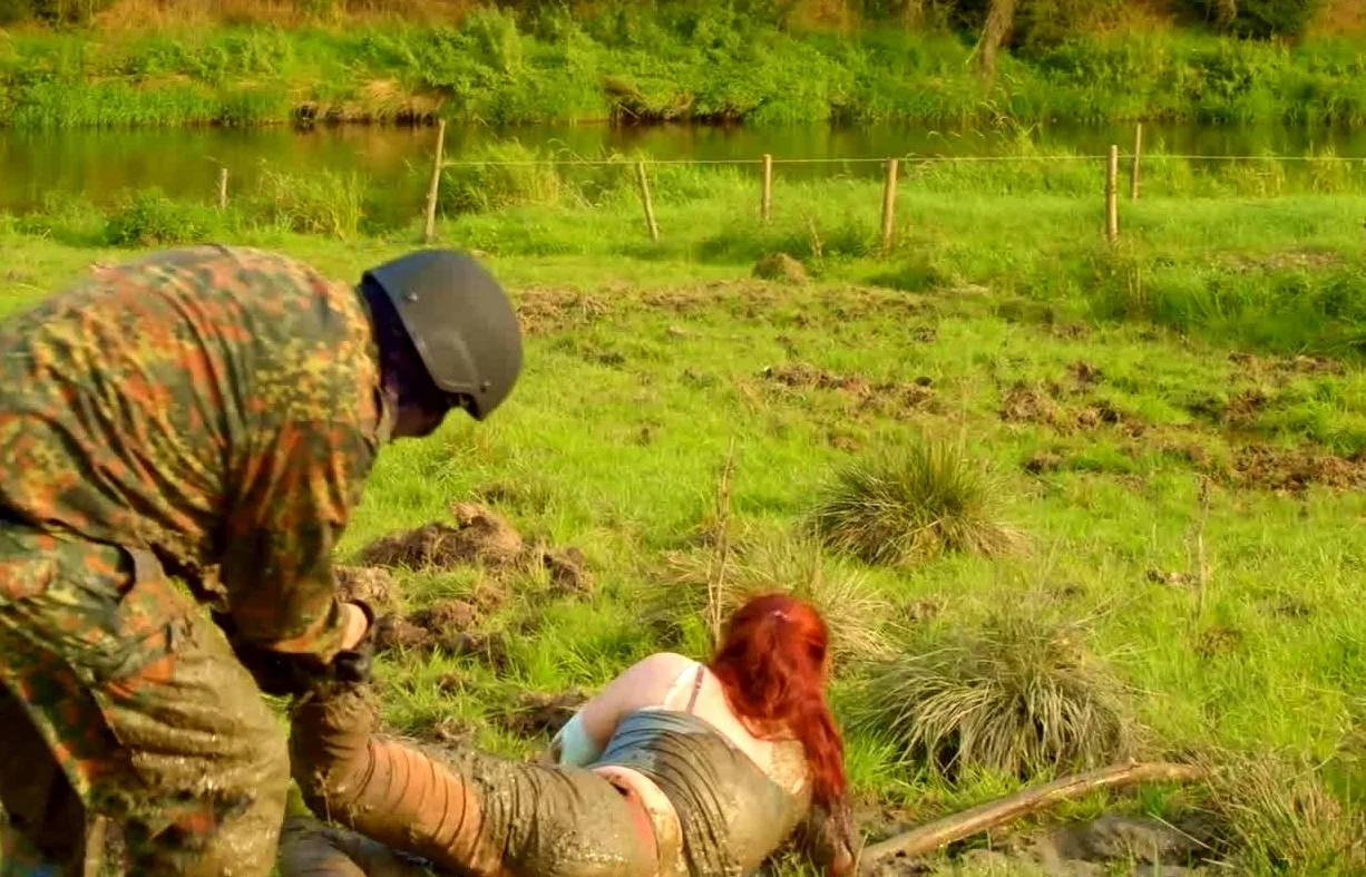 Lara Croft fucked in mud