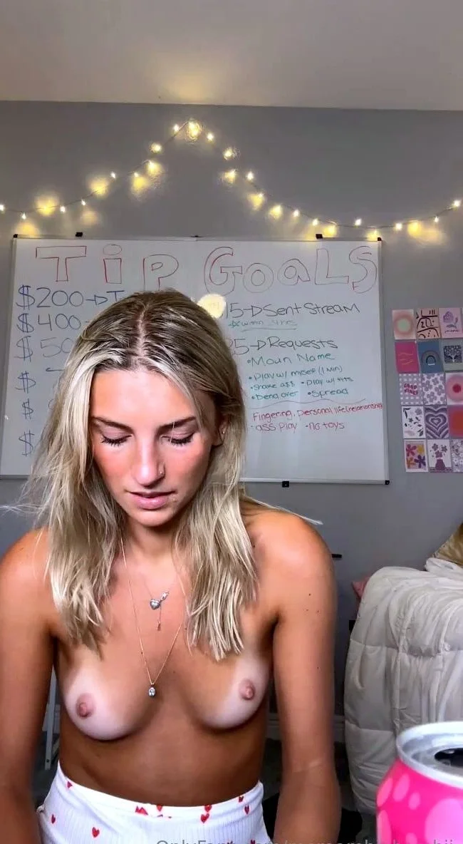 Naked Blonde Teen Girl Pussy Masturbation On Webcam