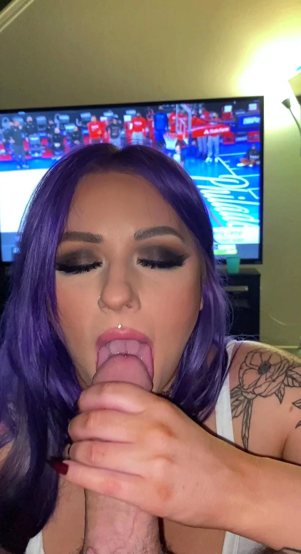 Public blowjob from an amateur brunette babe in POV video
