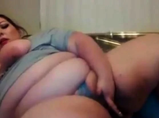 BBW gropes herself