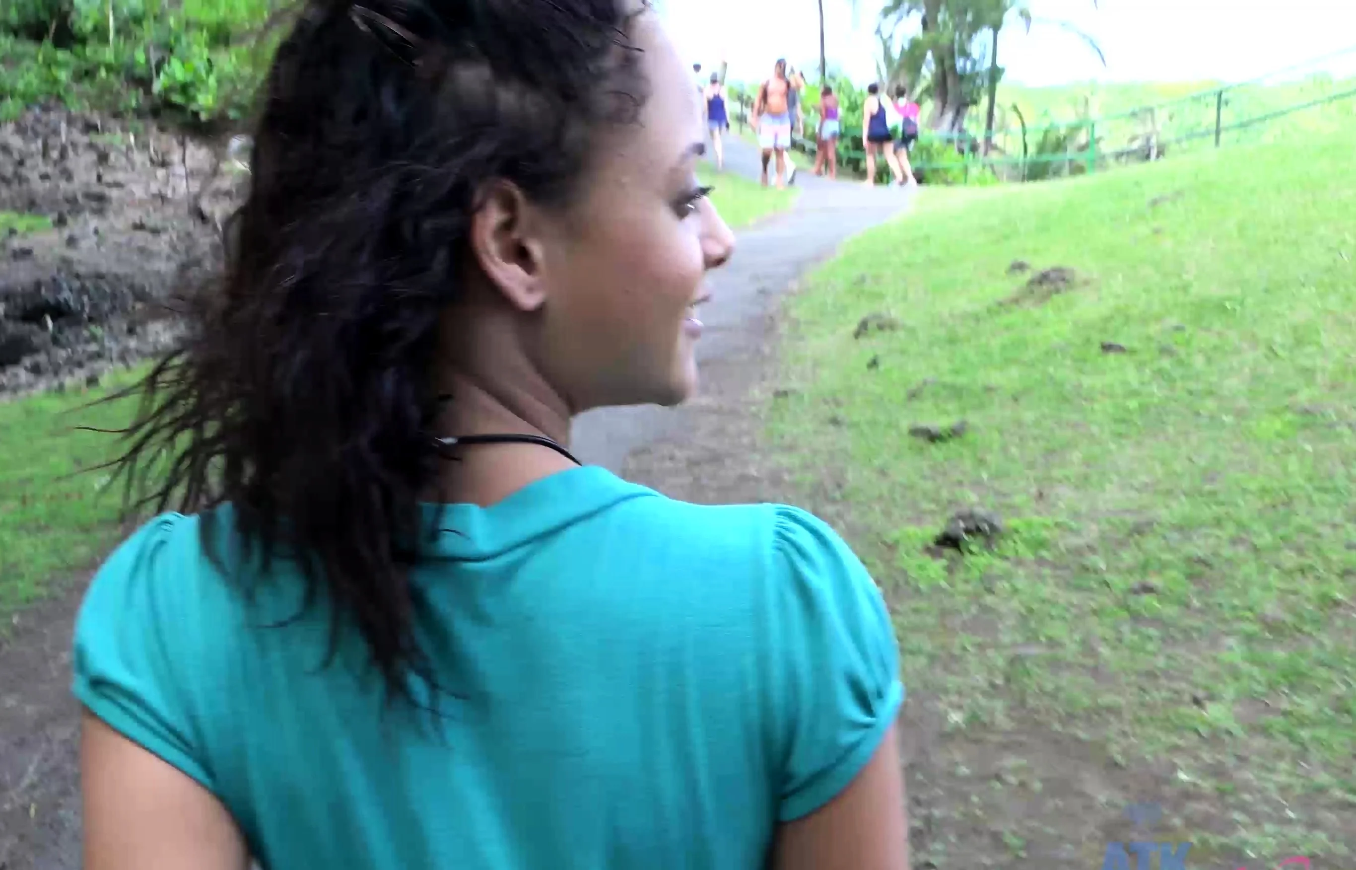 Amateur hottie fucked outdoor in public
