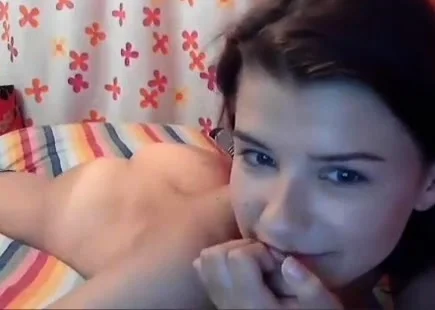 Cute amateur webcam teen girl toying pussy on webcam