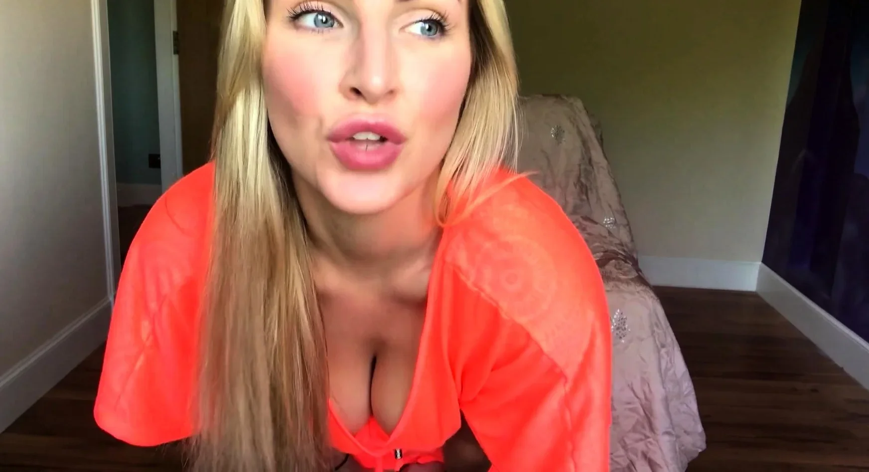 blonde lave her solo masturbate