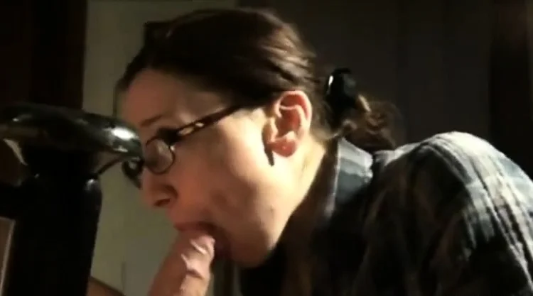 Perfect Blowjob Hot Chick with Glasses