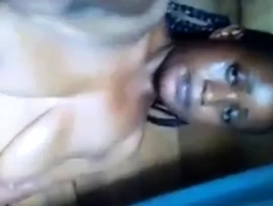 une idiote camerounaise sexhibe pour son gars