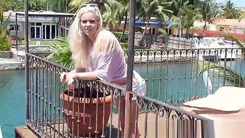 Mofos - Pervs On Patrol - Halle Von - Naughty