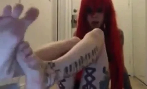 goth foot worship