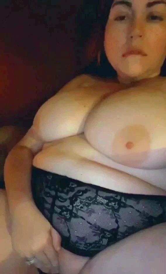 Amateur hottie solo masturbation