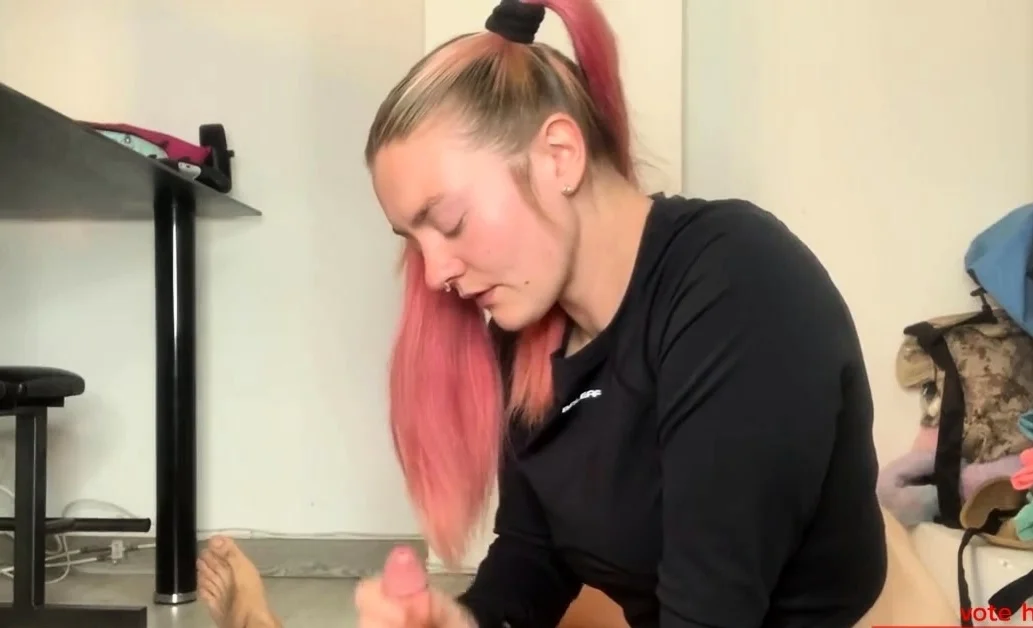 Anal Creampie for Big-Ass Stepmom