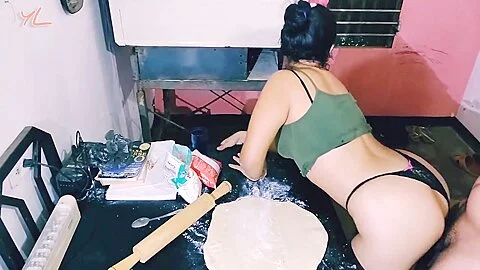 Mi Madrastra Bebe Un Vaso De Viagra Y Se Pone Muy Cachonda