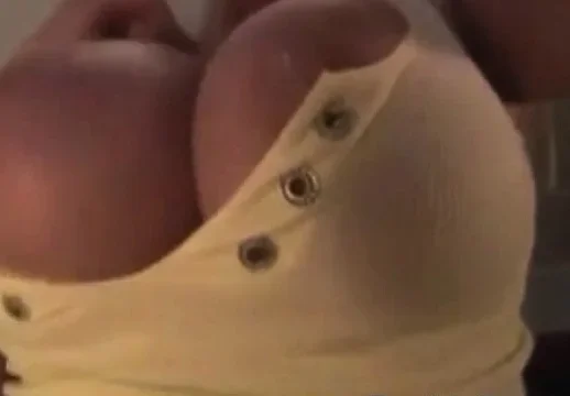 Huge amateur boobs bouncing and swinging side to side