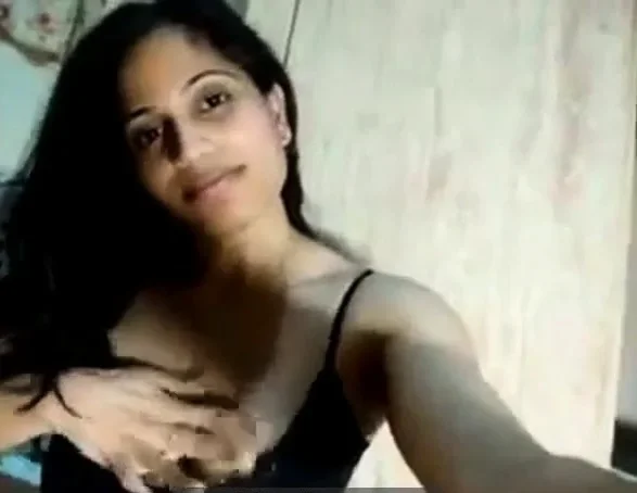 Indian MILF playing around