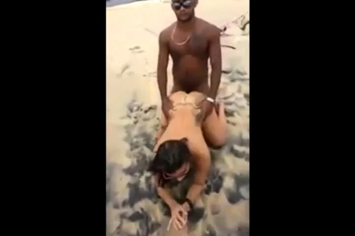 They Take Turns Taking Dick On The Beach