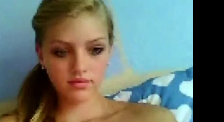 Little blonde cutie show flashes on cam