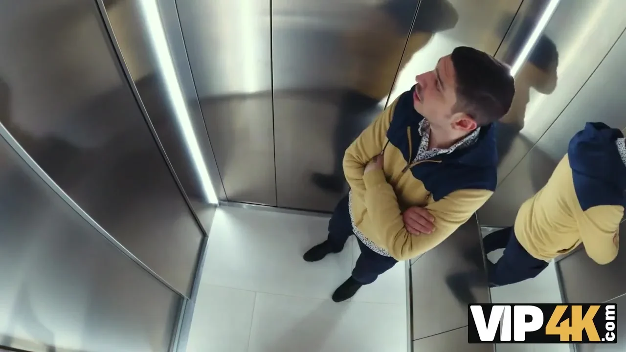 VIP4K. I pressed the button and sucked his cock!