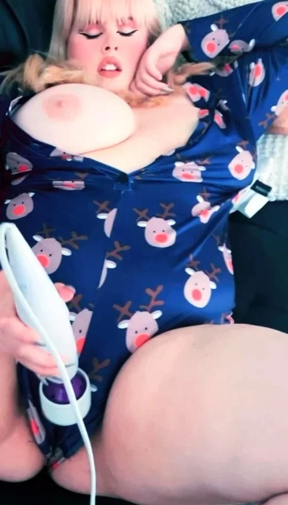 Fat BBW with big boobs masturbating and squirtin on cam