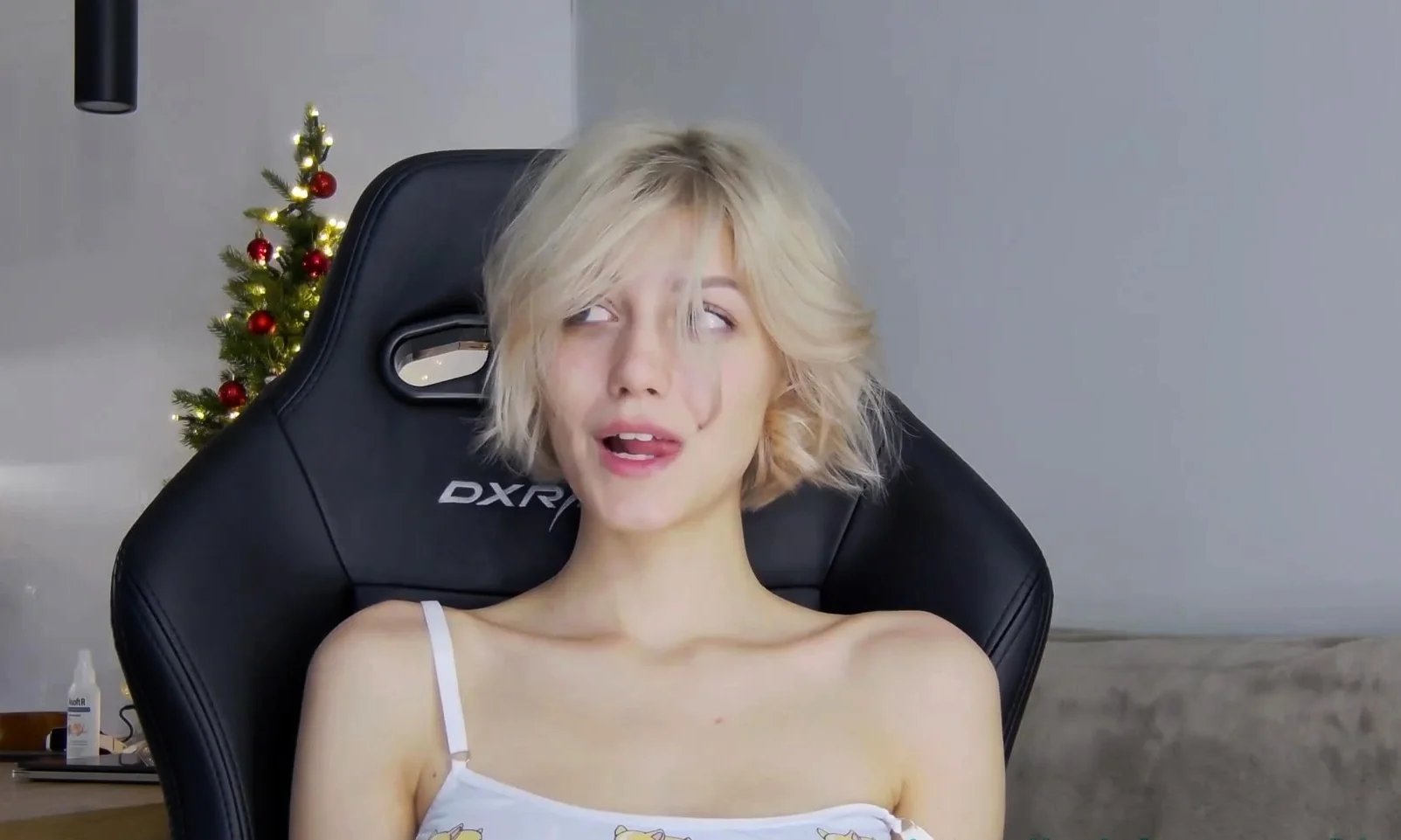 Amateur Blonde Teen Plays Solo with Toy Webcam Porn