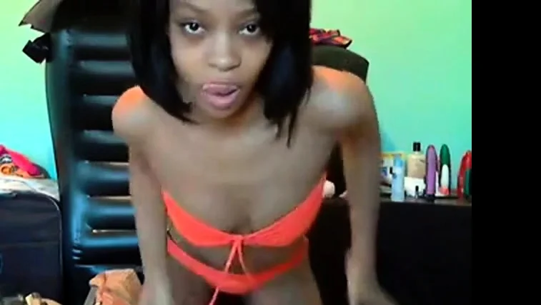Mixed girl shows her body on cam