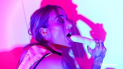 Daisy Lee In Secret Wants To Show Her Pussy